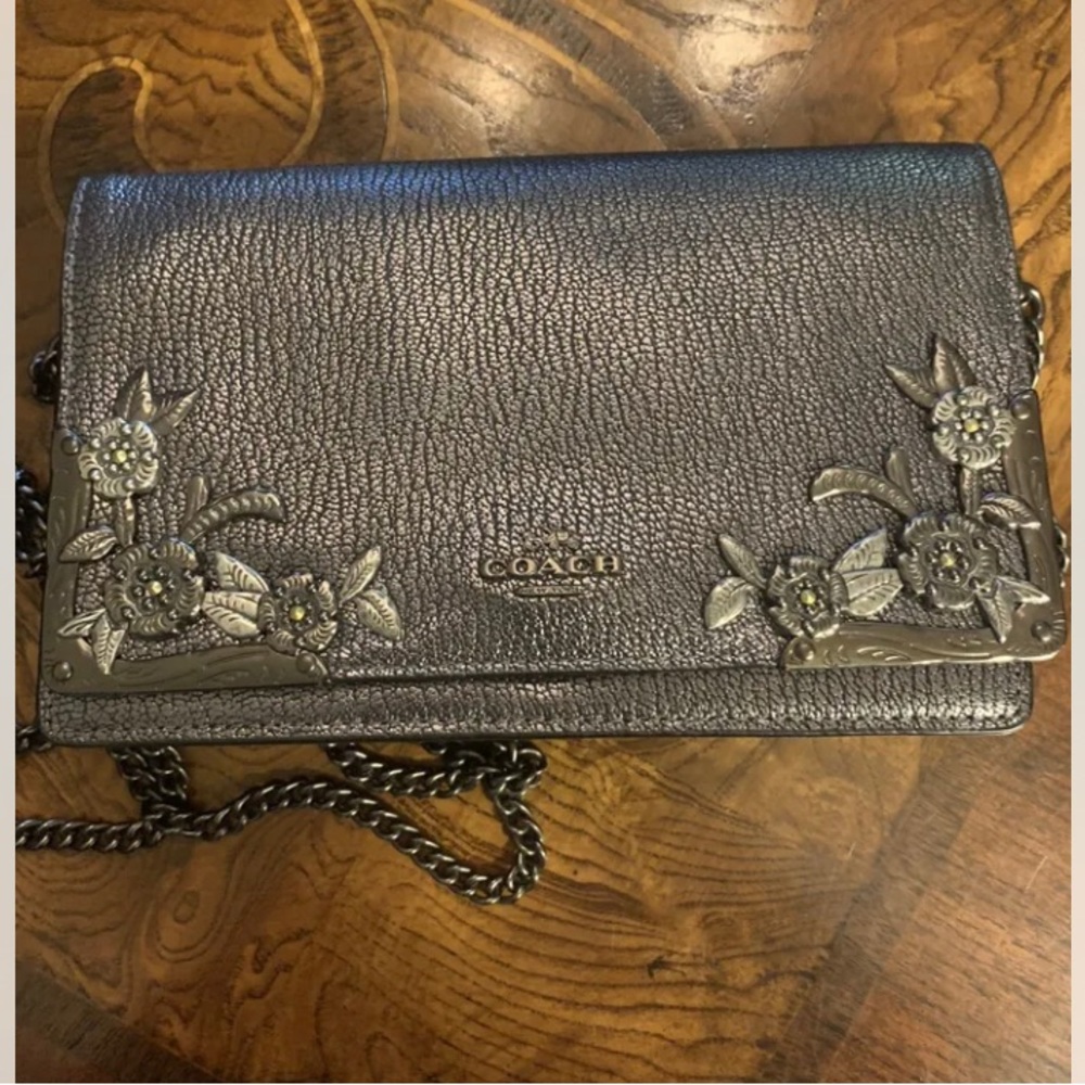 Beautiful coach purse with chain strap used only one time